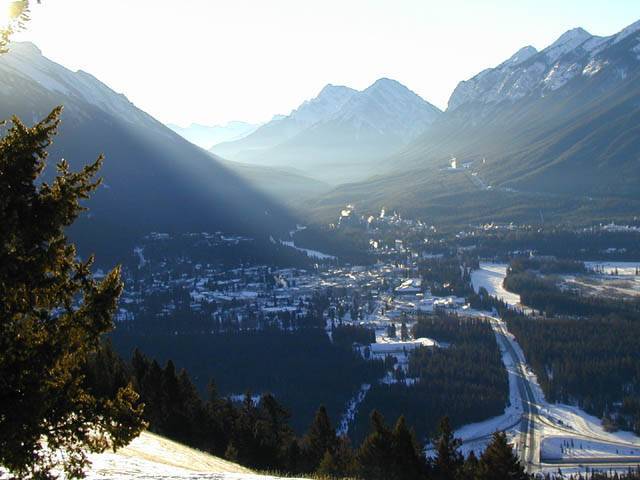 Banff sett från utkiksplatsen på vägen upp till Mt Norquay.