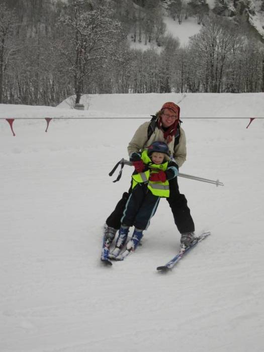 Mira åker slalom